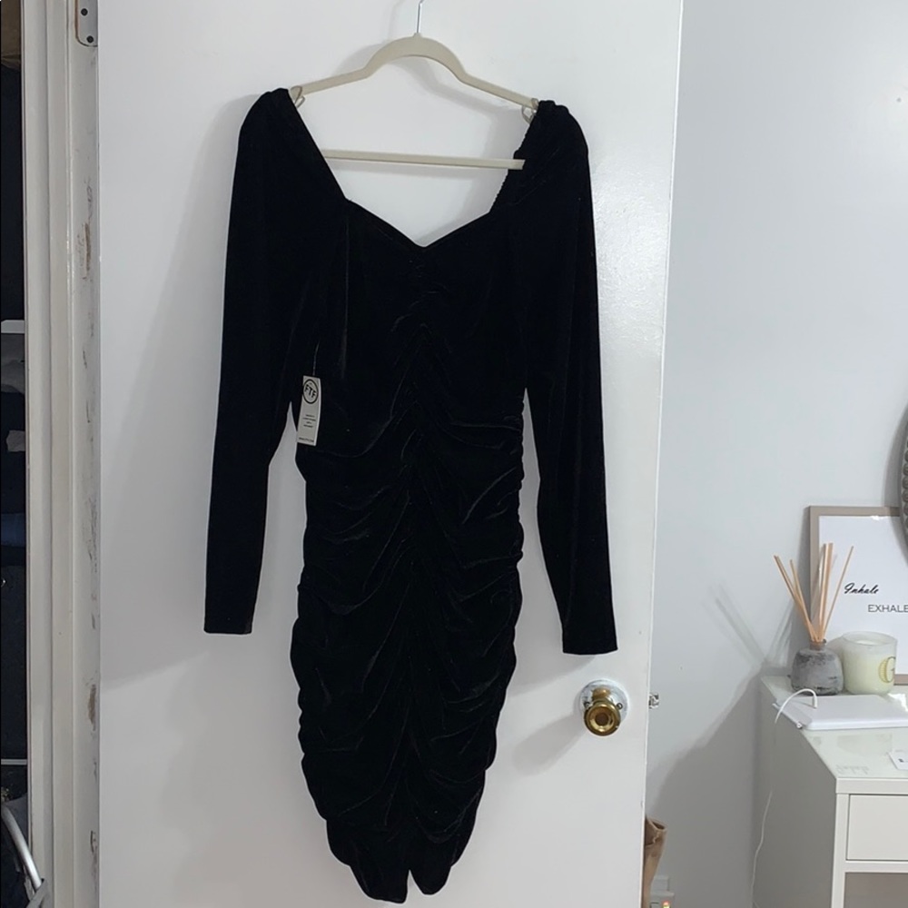 Black velvet dress fashion to figure size 0